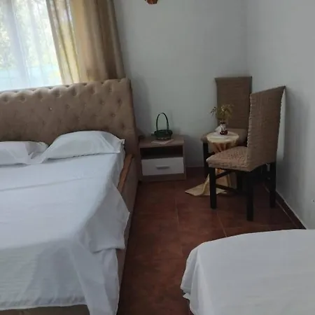 Tonia&sion Gasthof Vlorë